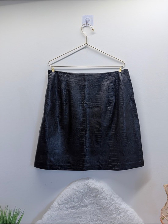 Dynamite Dresses & Skirts - Dynamite Crocodile Embossed Black Tie Wedding Ready Mini Skirt ❤️
